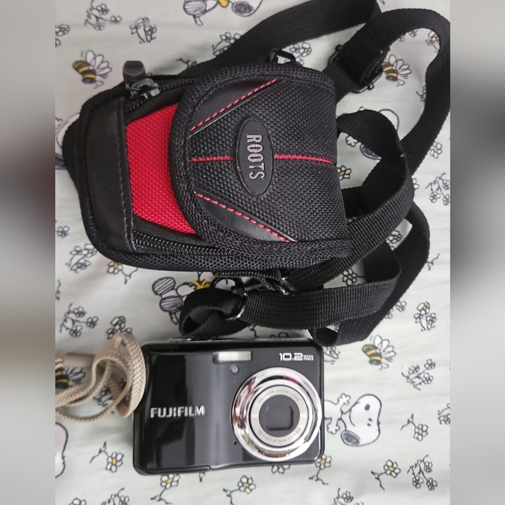 Fujifilm Finepix A180 10.2MP 3X Digital Camera (working)